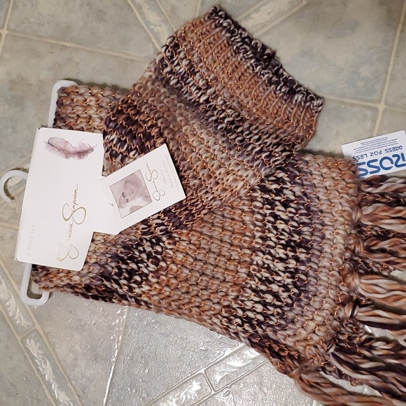 Jessica Simpson Oblong Scarf & Beanie Knitted Gift Set - Picture 3 of 7